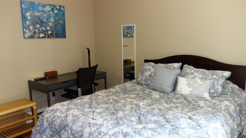 The Better Half Duplex Apartment Charlotte Room photo